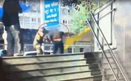 जामा मस्जिद मेट्रो स्टेशन पर संदिग्ध यात्री पकड़ा, अंडरगारमेंट में मिला 155 ग्राम संदिग्ध पदार्थ