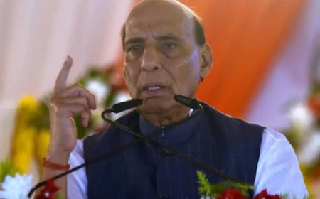 पीएम मोदी पर खरगे की टिप्पणी से विवाद, राजनाथ सिंह ने दी मर्यादा में रहने की नसीहत