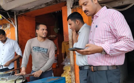 गुना में खुले में डीजल भट्टी पर तले जा रहे थे चिप्स, बीकानेर मिष्ठान भंडार से मावा व ड्राई फ्रूट के सैंपल लिए; दो डेयरियों पर कोर्ट में केस दर्ज