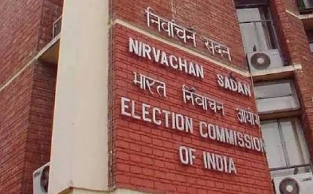 आलोचना का अधिकार, बदनाम करने का नहीं: 42 पूर्व जजों ने चुनाव आयोग के समर्थन में लिखा पत्र