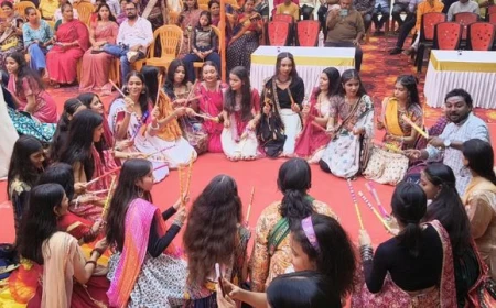 GIRLS ENTHRAL WITH DANDIYA DANCES