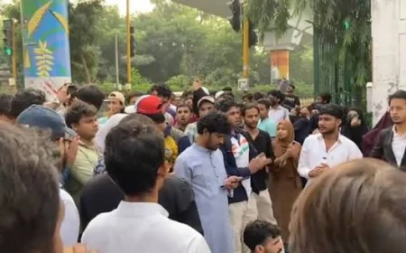 जामिया में छात्र संघ चुनाव की मांग पर बवाल, गेट नंबर-7 से कैंपस में घुसे छात्र; कई हिरासत में