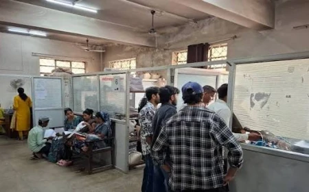 आगरा नगर निगम में जन्म-मृत्यु प्रमाणपत्र के नाम पर 4,500 रुपये मांगने का आरोप, हजारों आवेदन लंबित