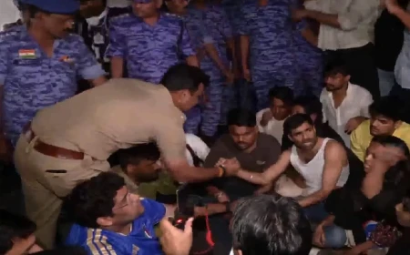 दिल्ली में एनएसयूआई कार्यकर्ताओं को हिरासत में लिया गया, पुलिस से झड़प के मामले में एफआईआर की मांग