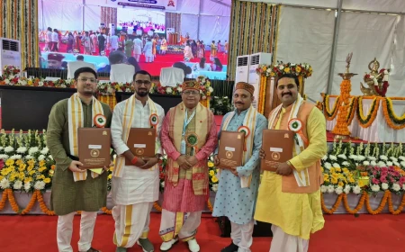 धर्माचार्य गोपेश्वर चतुर्वेदी (मनु महाराज) को मिली पीएचडी की मानद उपाधि, उपराष्ट्रपति ने किया सम्मानित