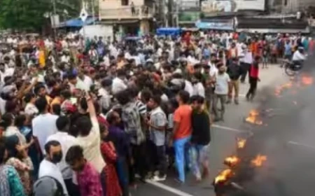 ELDERLY CYCLIST CRUSHED TO DEATH, ROAD BOLCED