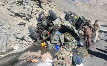 किन्नौर में तीन ट्रकों की टक्कर, सेना के चार जवान घायल