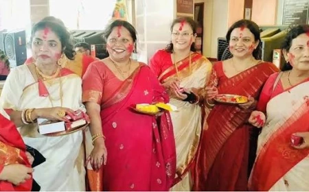 रायपुर कालीबाड़ी में सिंदूर खेला, नम आंखों से मां दुर्गा को दी विदाई