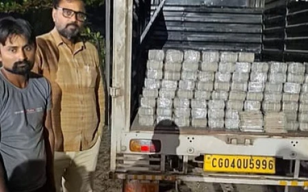 पिकअप के गुप्त चैंबर से मिले 4 करोड़ रुपये, दो लोग हिरासत में