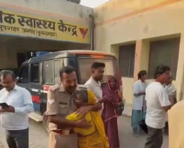 यूपी: ओवरटेक की होड़ में पलटी श्रद्धालुओं से भरी ट्रैक्टर-ट्रॉली, 17 महिलाओं समेत 20 घायल