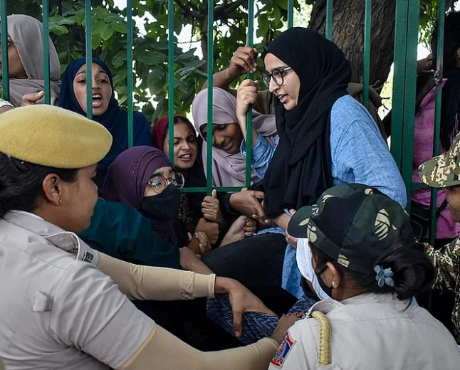 जामिया छात्र आंदोलन में बाहरी लोगों की मौजूदगी पर विवाद, पुराने प्रदर्शनों से जुड़े लोगों को लेकर उठे सवाल