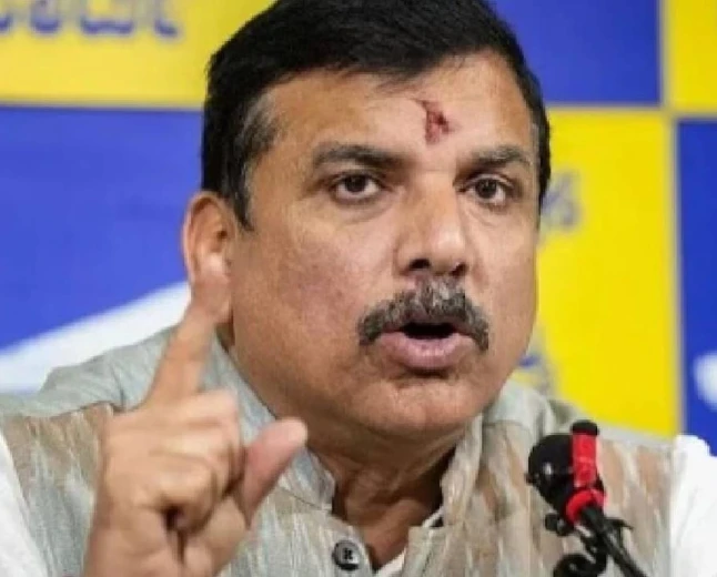 यूपी: संजय सिंह बोले- ईवीएम में 56 इंच का सीना है तो बैलेट पेपर से चुनाव कराने की हिम्मत दिखाए भाजपा