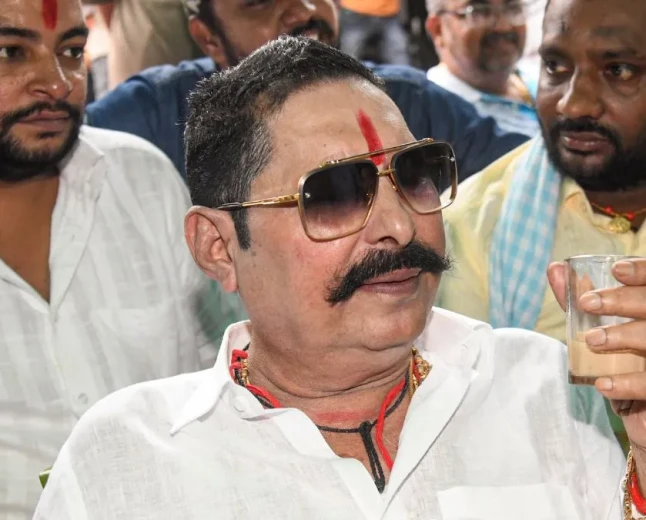 बिहार में अनंत सिंह जदयू से छह साल के लिए निष्कासित, पत्नी नीलम देवी पर भी कार्रवाई