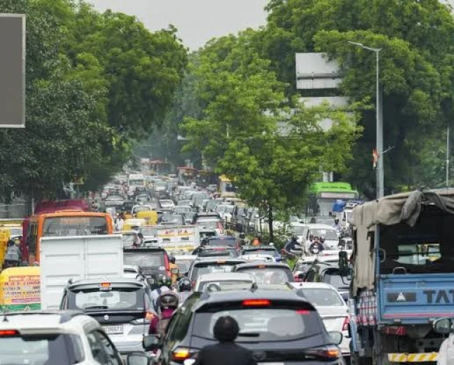 दिल्ली ट्रैफिक अलर्ट: सीजेपी के तिरंगा मार्च से 19 रास्तों पर असर की आशंका, घर से निकलने से पहले पढ़ें एडवाइजरी