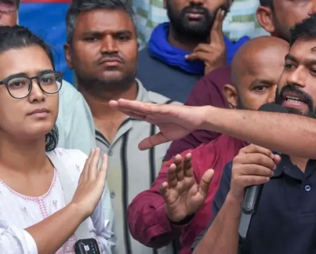सीजेपी की प्रेस कॉन्फ्रेंस में हंगामा, नेहा बोरा का भाषण बीच में रुका; अभिजीत दीपके बोले- ‘मोदी तानाशाह बन चुके हैं’