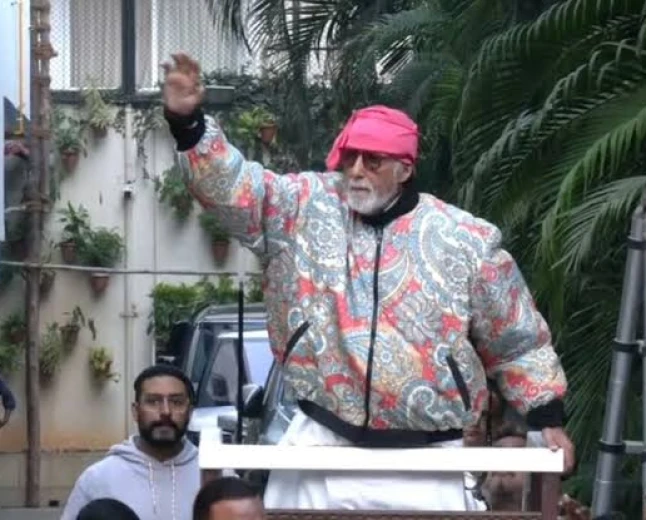 अमिताभ बच्चन ने कड़ी सुरक्षा के बीच किया फैंस का अभिवादन, धमकी के बाद भी जारी रखा ‘संडे दर्शन’