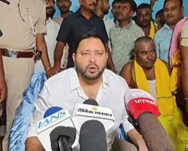 खरगे के बयान पर भाजपा की राजनीति को लेकर तेजस्वी का हमला