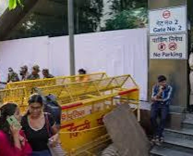 दिल्ली प्रदर्शन से पहले इंटरनेट बंद करने का आदेश, नई दिल्ली में चार किलोमीटर के दायरे में सेवाएं रहेंगी निलंबित
