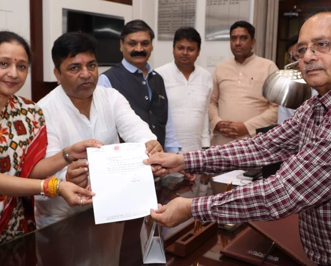 यूपी में भाजपा को झटका, पूर्व सांसद राजपाल सैनी सपा में शामिल; अखिलेश बोले- कई विधायक भी संपर्क में