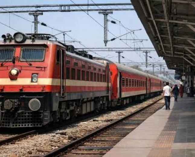 रेलवे ने 45 ट्रेनों का समय बदला, कुछ के टर्मिनल भी होंगे शिफ्ट
