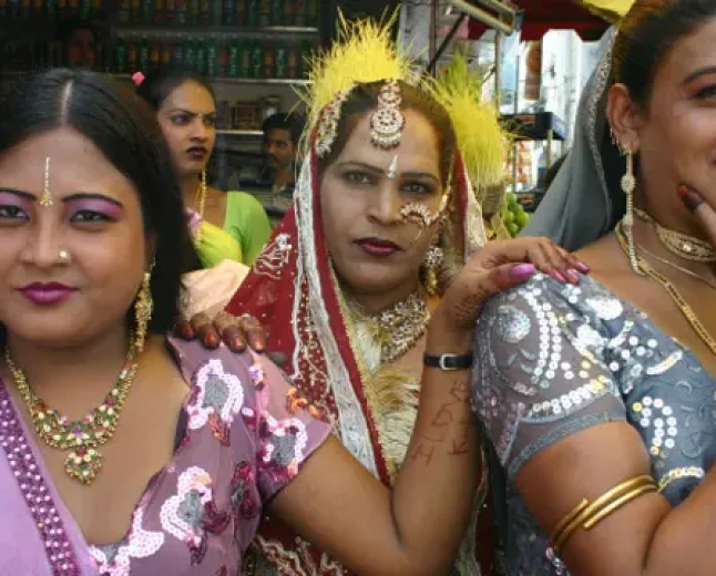 मथुरा में सैकड़ों किन्नर, विभागीय रिकॉर्ड में सिर्फ 23 प्रमाणपत्रधारी