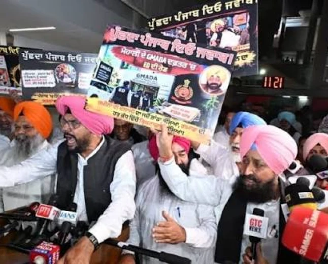 पंजाब विधानसभा के बाहर आप-कांग्रेस विधायकों में तीखी बहस, परगट सिंह ने जोड़े हाथ