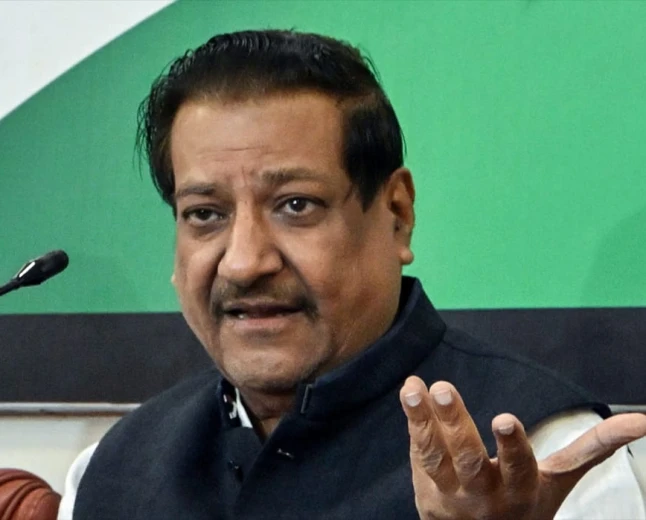 खरगे के बयान पर कांग्रेस में भी सवाल, पृथ्वीराज चव्हाण बोले- भाषा की मर्यादा जरूरी